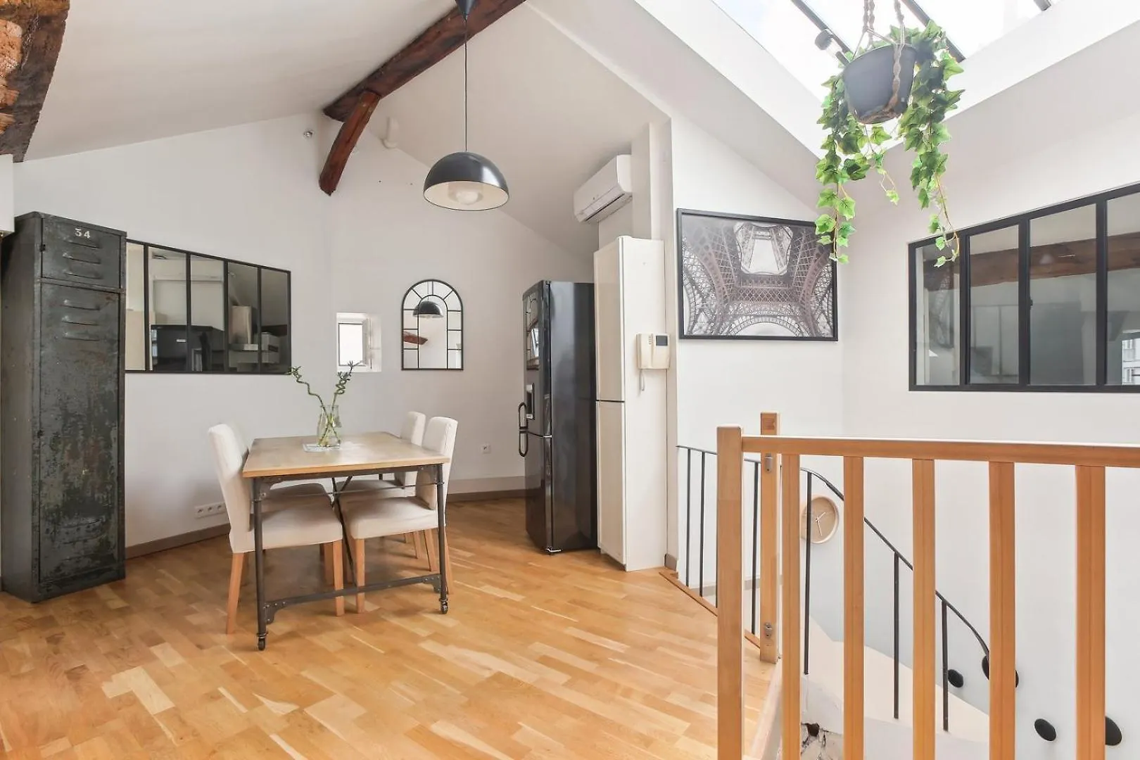 L'Authentique - Paris Apartment 0*,  France